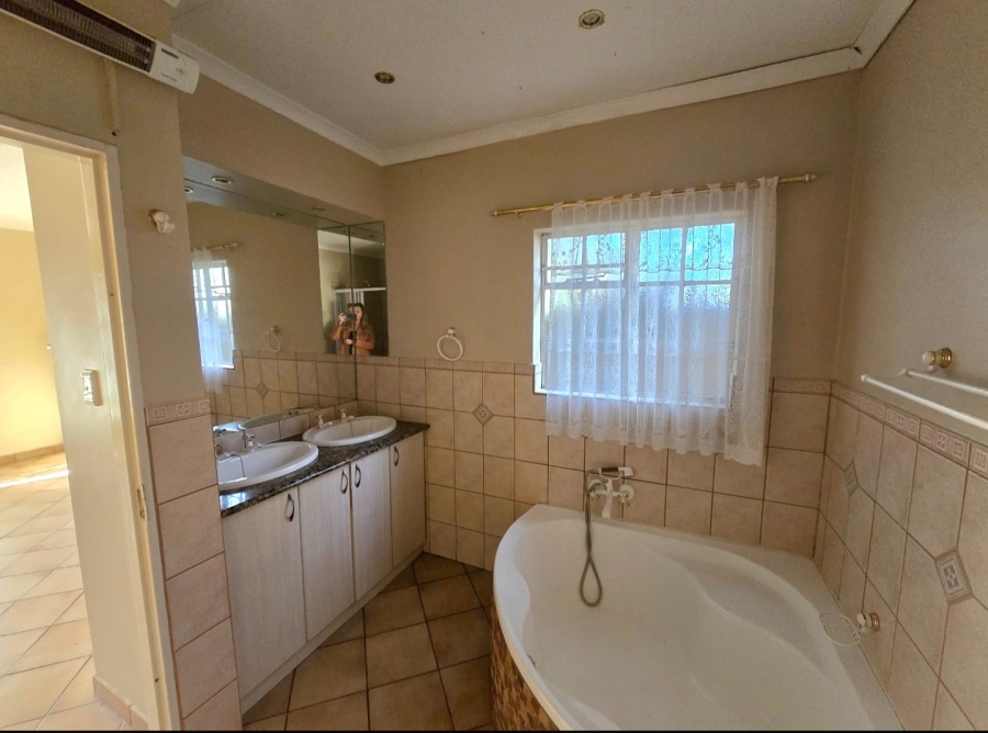 4 Bedroom Property for Sale in Dan Pienaar Free State